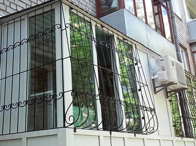 Сварная решетка на балконное окно
