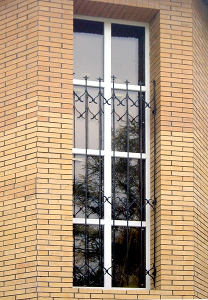 Решетка на высокое окно